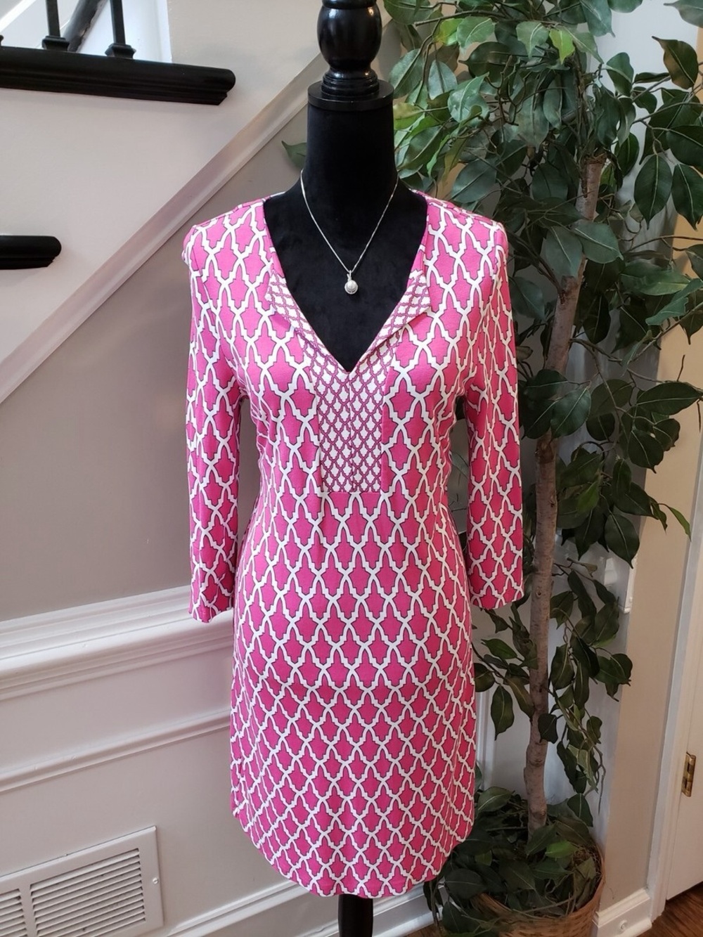 NWOT Crown & Ivy Pink Geometric V-Neck Women's Dress
